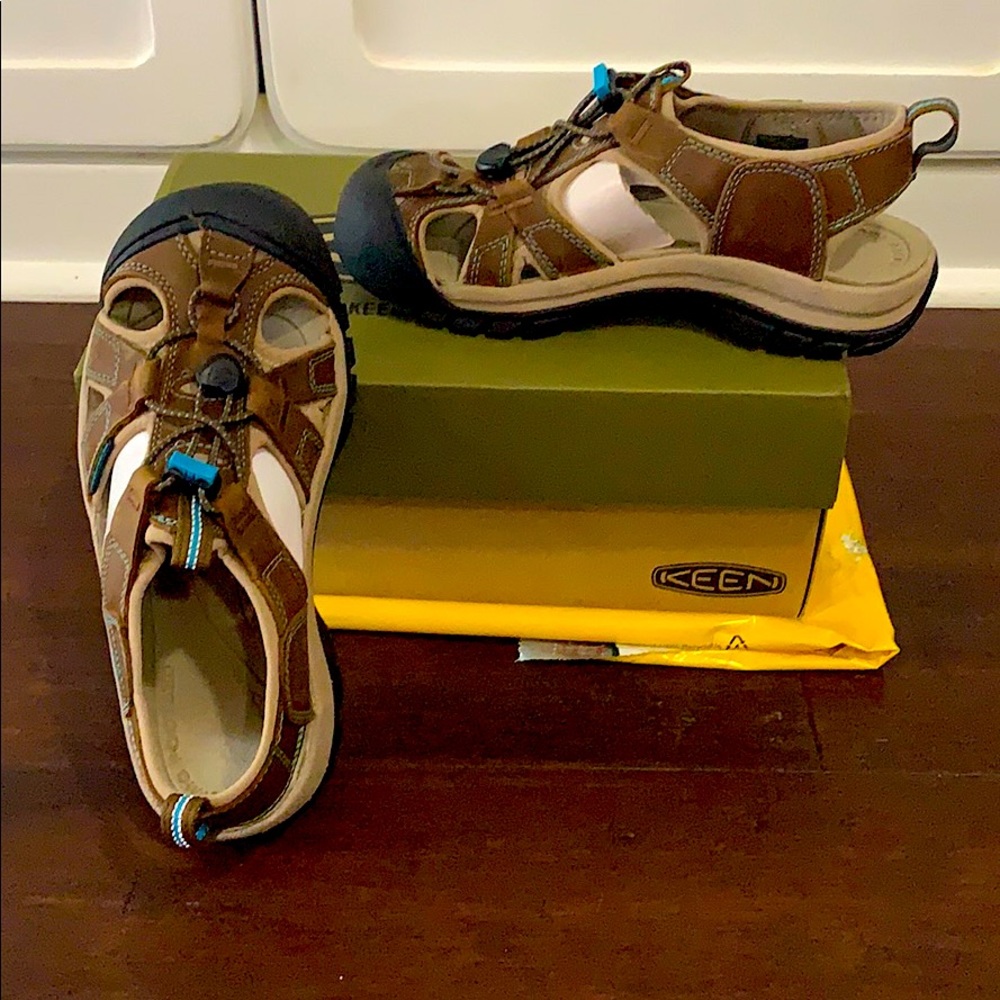 NWT Keen sandals
